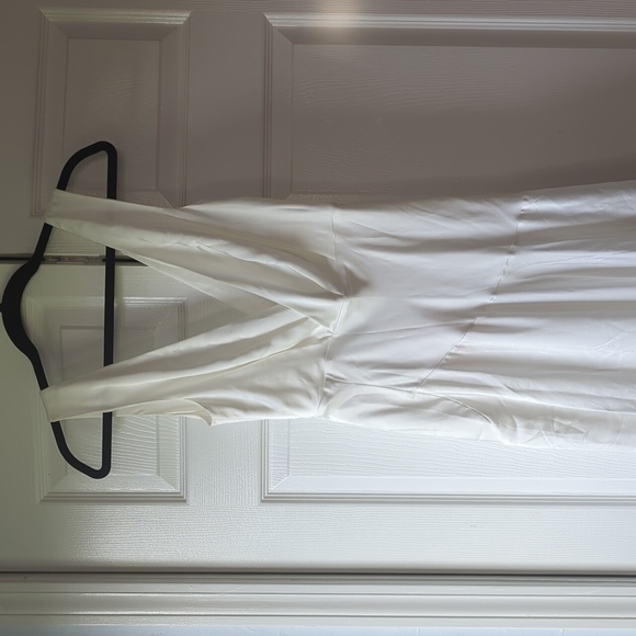 Fame and Partners Escala Gown in white size 4 NWT - Picture 9 of 10